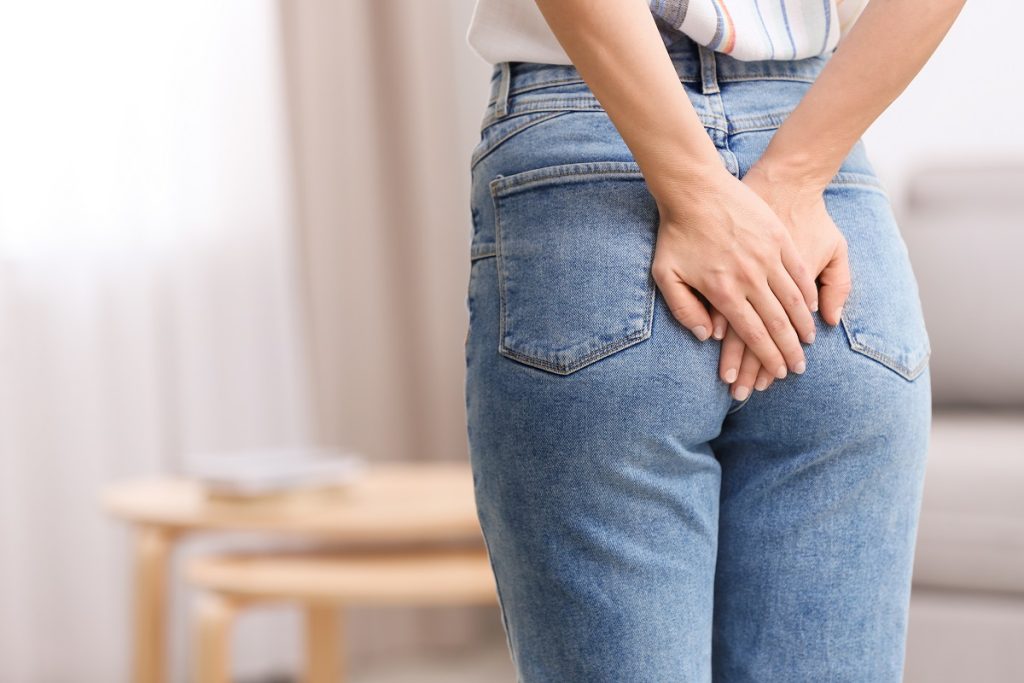 Mujer con molestias y dolor anal persistente en la zona rectal