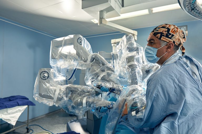 Cirugía robótica Da Vinci para la operación de hernia de pared abdominal